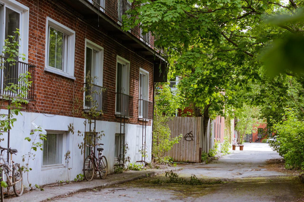 Pied-A-Terre Mont-Royal Hostel Montreal Exterior photo